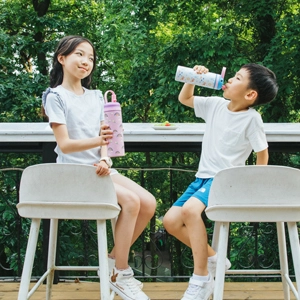 flip top glass water bottle