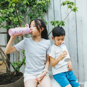 water bottle with flip top lid