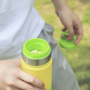 Insulated Water Bottle with 2-in-1 Lid 01602A